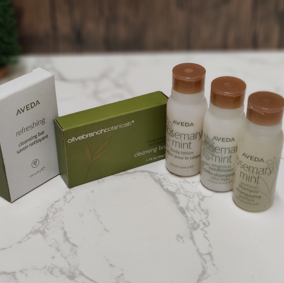 CHRISTMAS FOREST KITCHEN GIFT BOWL! FOUR HAND TOWELS AND AVEDA PRODUCTS. - Picture 2 of 8